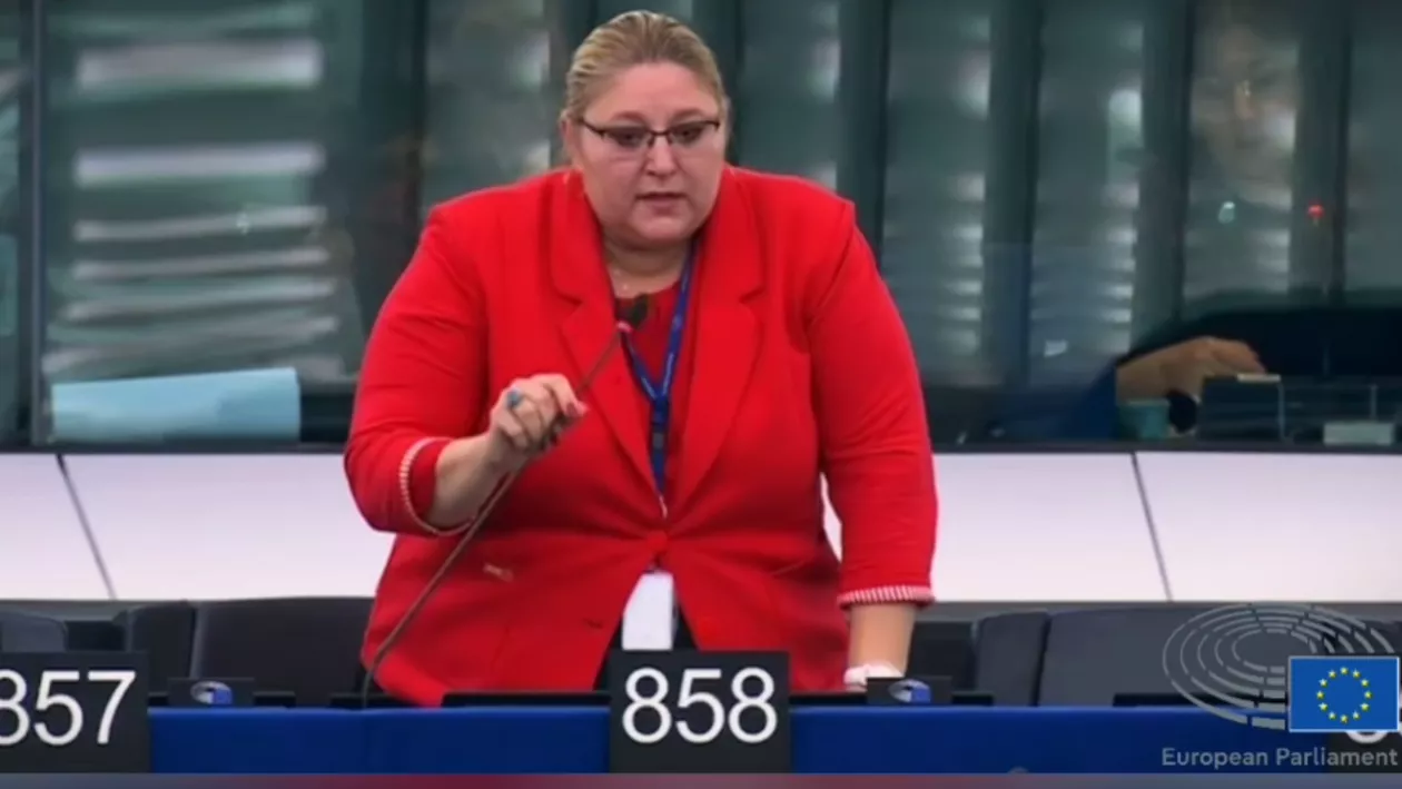 Show în Parlamentul European. Diana Șoșoacă: „La mulți ani, Putin”. Ce a spus despre Ursula von der Leyen