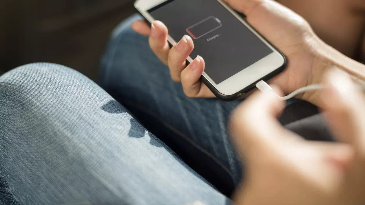 De ce telefoanele performante rămân fără energie în mijlocul zilei? Cum să prelungești durata de viață a bateriei