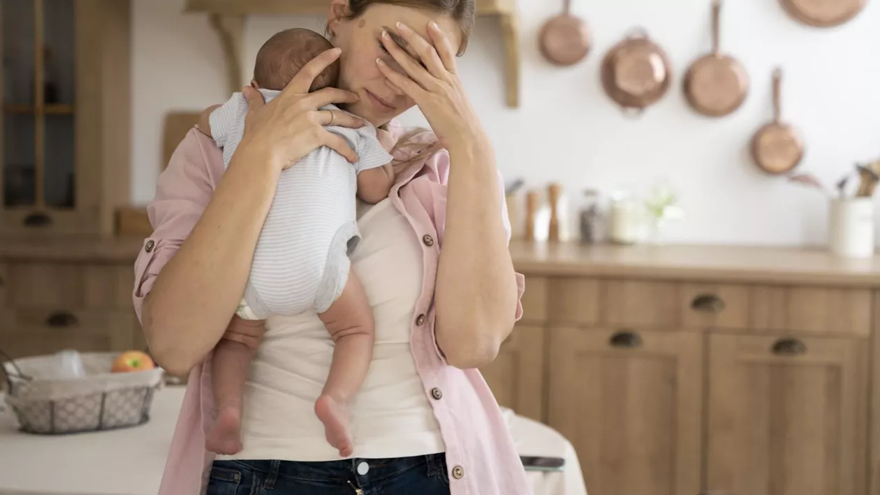 Cum pot fi ajutate mamele cu depresie postnatală. Simptome și tratament. Psiholog: Multe femei nu cer sprijin de rușine. La noi în societate, încă e stigmatizarea asta mare