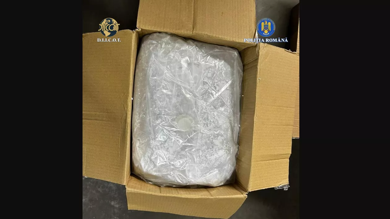 Fabrică ilegală de droguri descoperită la Cluj. 14 persoane au fost trimise în judecată. Gruparea a produs tone de substanțe interzise