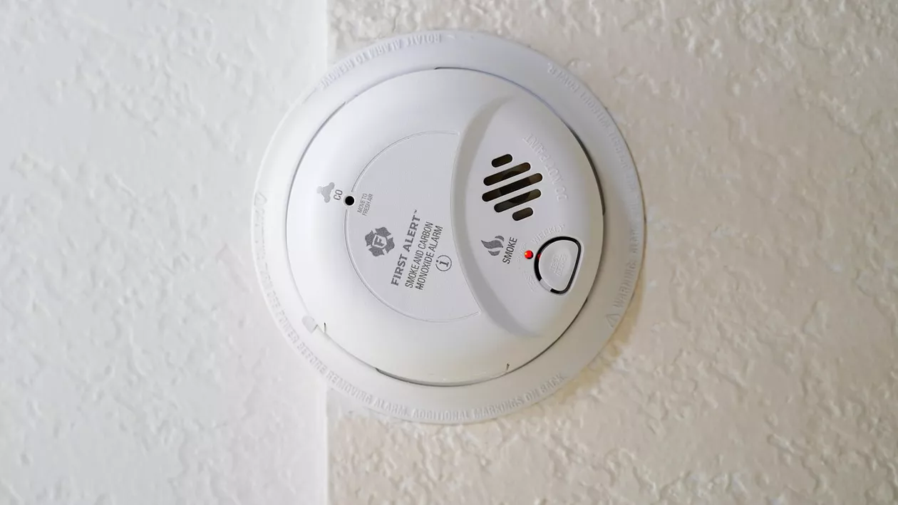 MAI schimbă regulile pentru siguranța locuințelor. Ce dispozititv ar putea deveni obligatoriu în locuințe