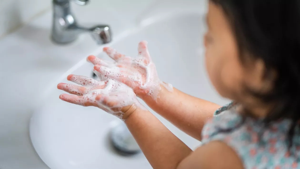 Igiena mâinilor îi protejează pe copii de viroze și infecții. Cum poate un gest simplu să prevină îmbolnăvirile
