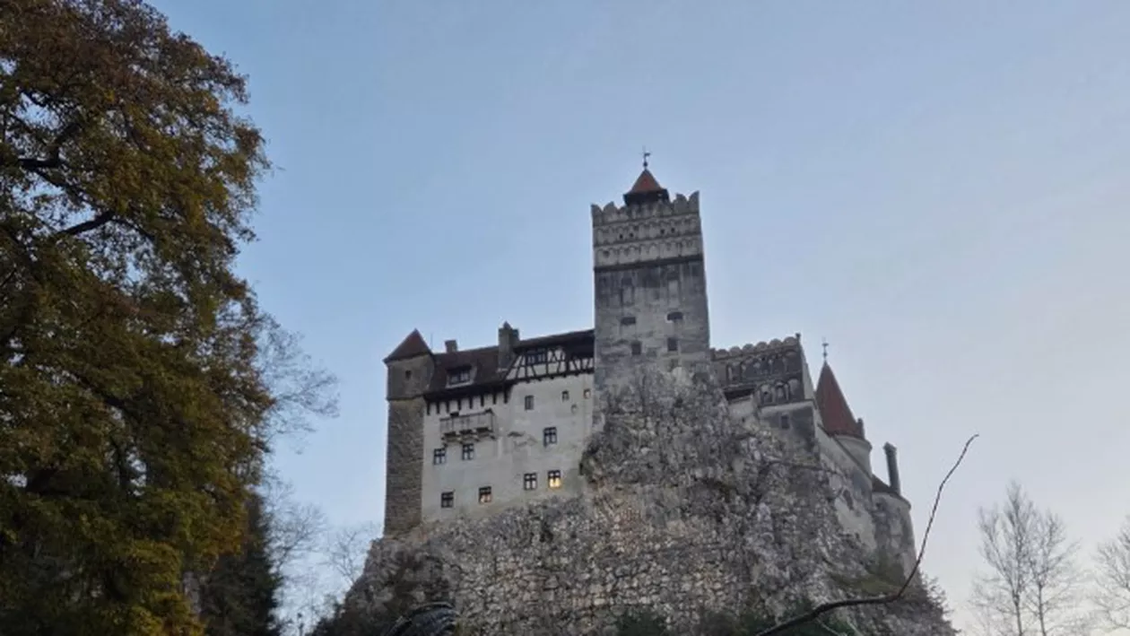 Tragedie în „tărâmul lui Dracula”. Un turist italian a murit pe neașteptate la Castelul Bran
