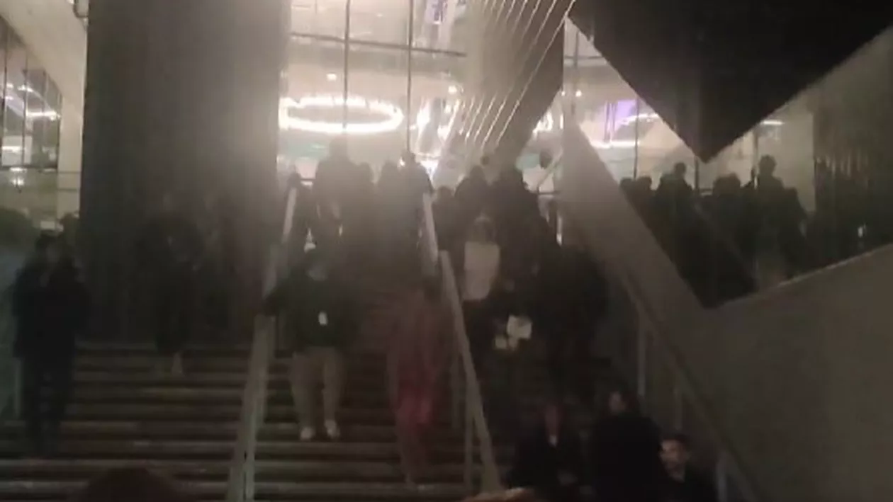 O alertă cu bombă a provocat evacuarea sediului France Télévisions și întreruperea transmisiunii Franceinfo (VIDEO)