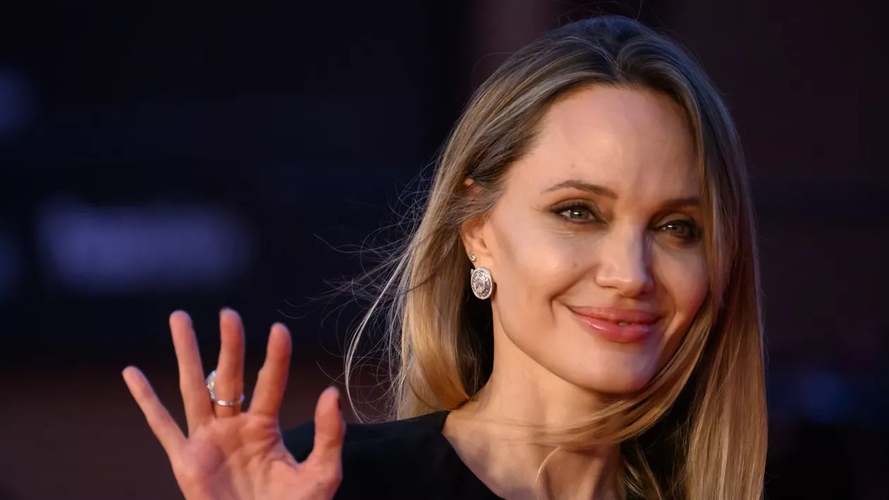Angelina Jolie, moment neprevăzut în Ucraina. Șoferul actriței, săltat din trafic și înrolat în armată