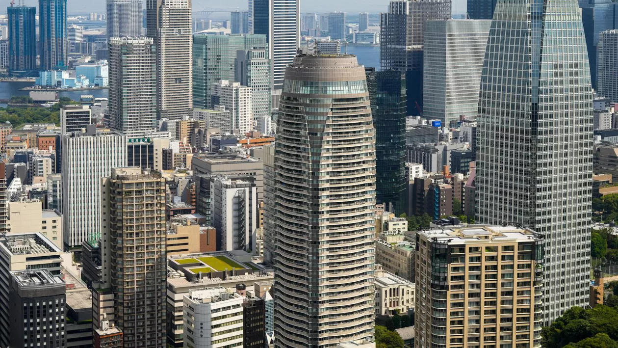 Incident într-un mall de lux din Tokyo. Aproximativ 20 de oameni au fost răniți după ce un bărbat a pulverizat o substanță necunoscută