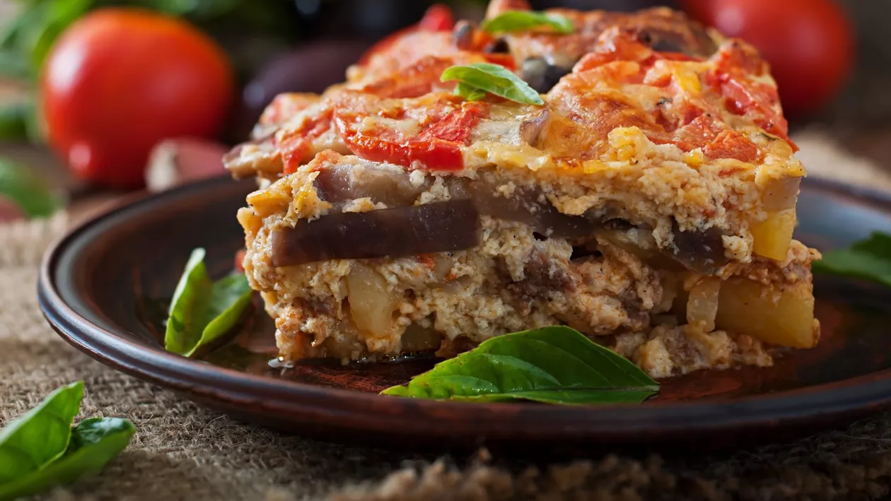 Musaca cu cartofi și ciuperci, preparatul perfect pentru diversificarea meniului de post. Cum se prepară