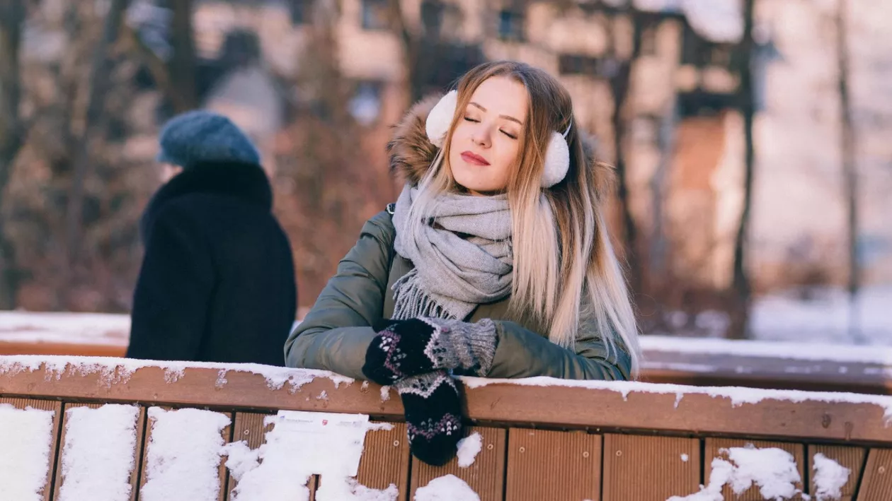 4 soluții dacă ai pielea sensibilă iarna și cum să o protejezi mai bine