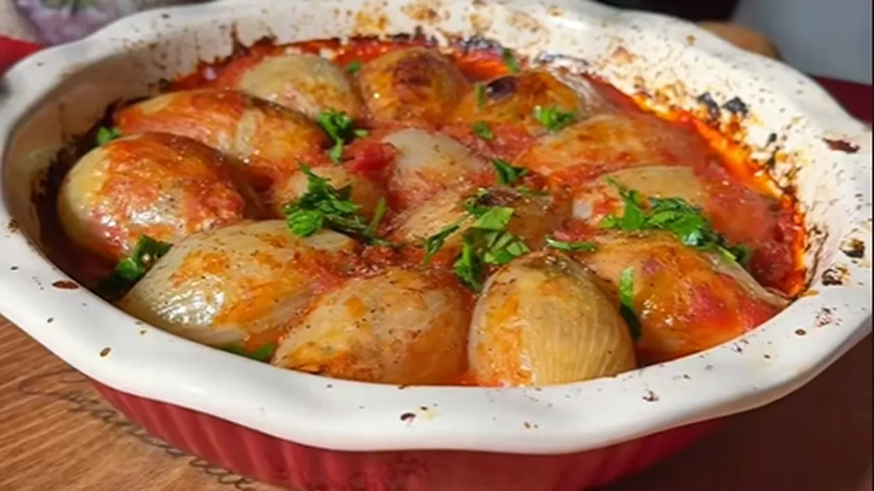 Rețeta perfectă pentru anotimpul rece! Cum se prepară ceapa umplută cu carne și orez