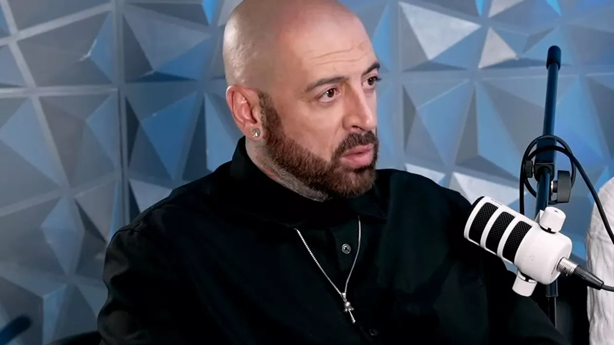 „Am crescut pe vinil, ea pe Insta”. Mesajul neașteptat al lui CRBL despre iubita sa.