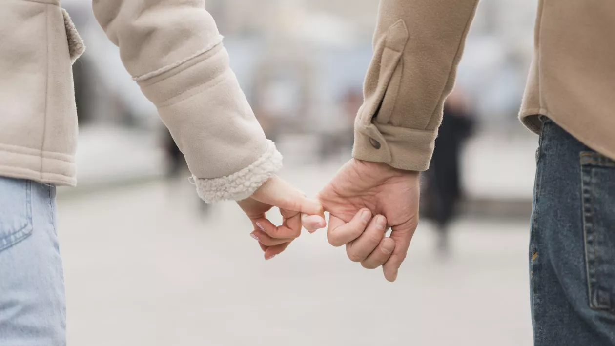 Timișoara: Profesor acuzat de relații amoroase cu o elevă de clasa a IX-a. Au fost deschise mai multe anchete