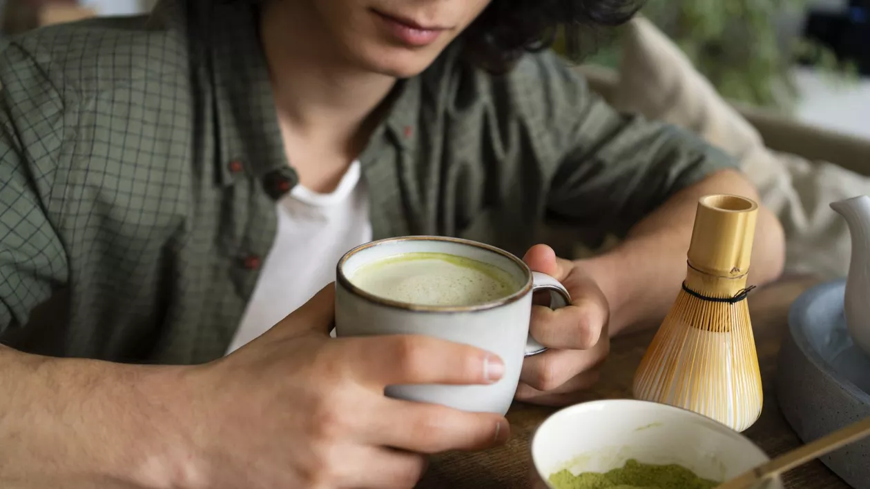 Semne îngrijorătoare: Matcha te poate lăsa fără păr? Ce au dezvăluit mai multe femei