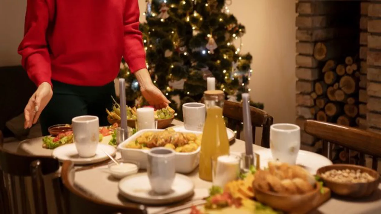 Masa de Crăciun devine un lux pentru români. Cât costă, în 2025, masa de sărbători acasă sau la restaurant