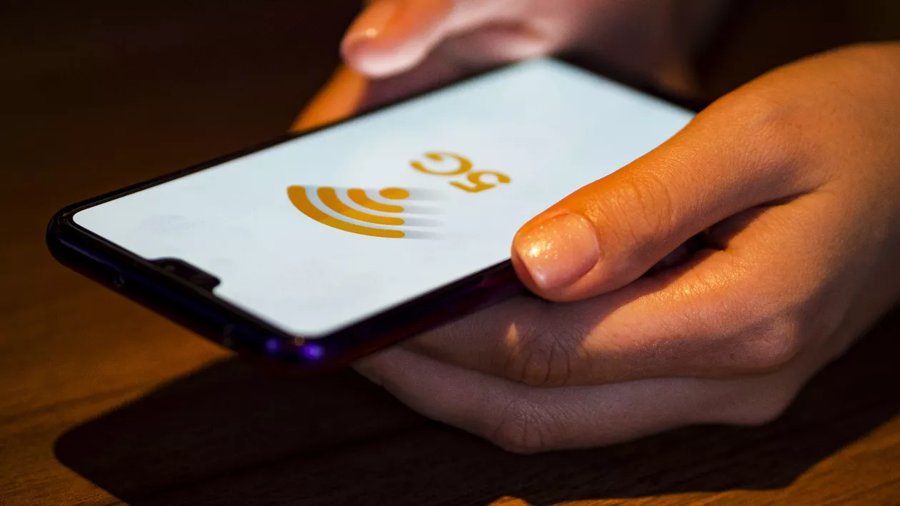 Top 5 aplicații eSIM pentru turiști în 2026