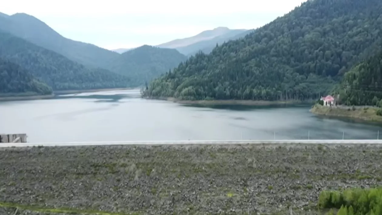 Puțini români știu asta! Cel mai mare baraj din Europa se află în România. O minune inginerească în Retezat