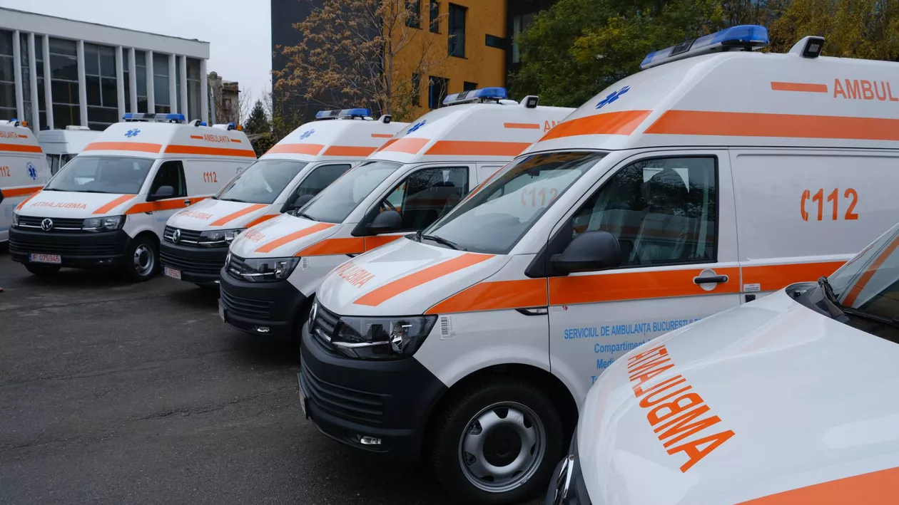 Ambulanțele, copleșite în noaptea de Revelion! Mulți români au ajuns la spital după ce au exagerat cu băutura și mâncarea