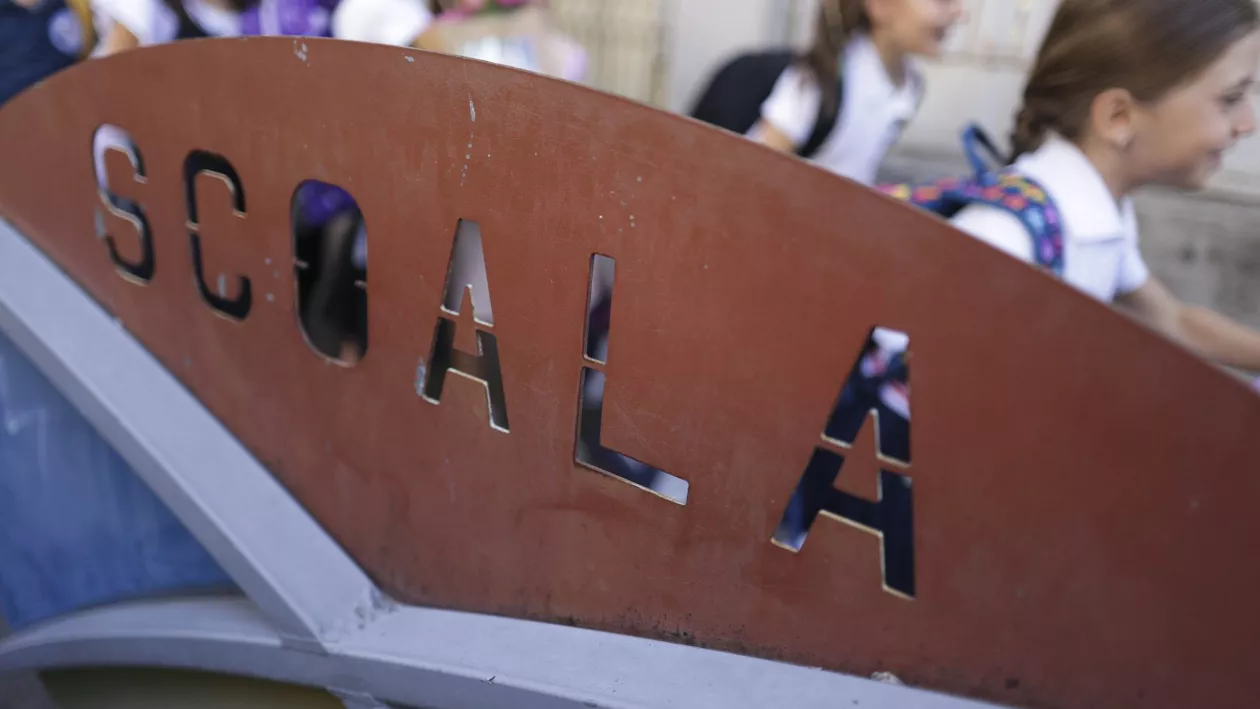 Noi facilități pentru transportul școlar. Legea a intrat în vigoare zilele acestea