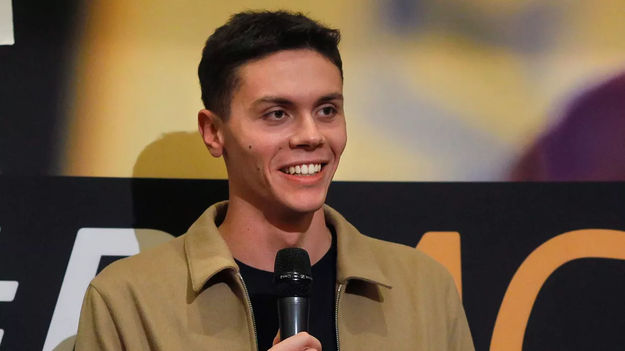 David Popovici i-a lăsat pe toți în spate! A fost desemnat cel mai bun înotător masculin la Premiile Acvatic 2025