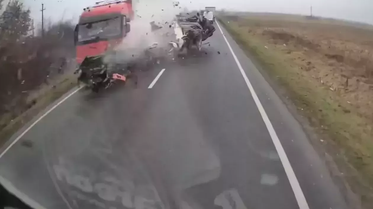 Surse: Ce s-ar fi găsit în microbuzul implicat în accidentul devastator din Timiș, cu suporteri ai PAOK Salonic. Noi detalii ies la iveală