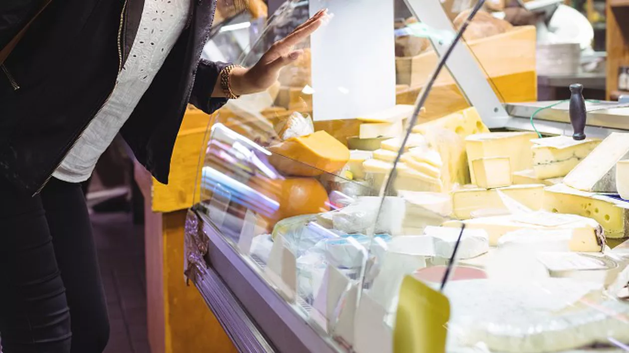 Brânzeturile cumpărate din supermarket care îți pot afecta sănătatea. De ce nu sunt atât de sigure pe cât crezi