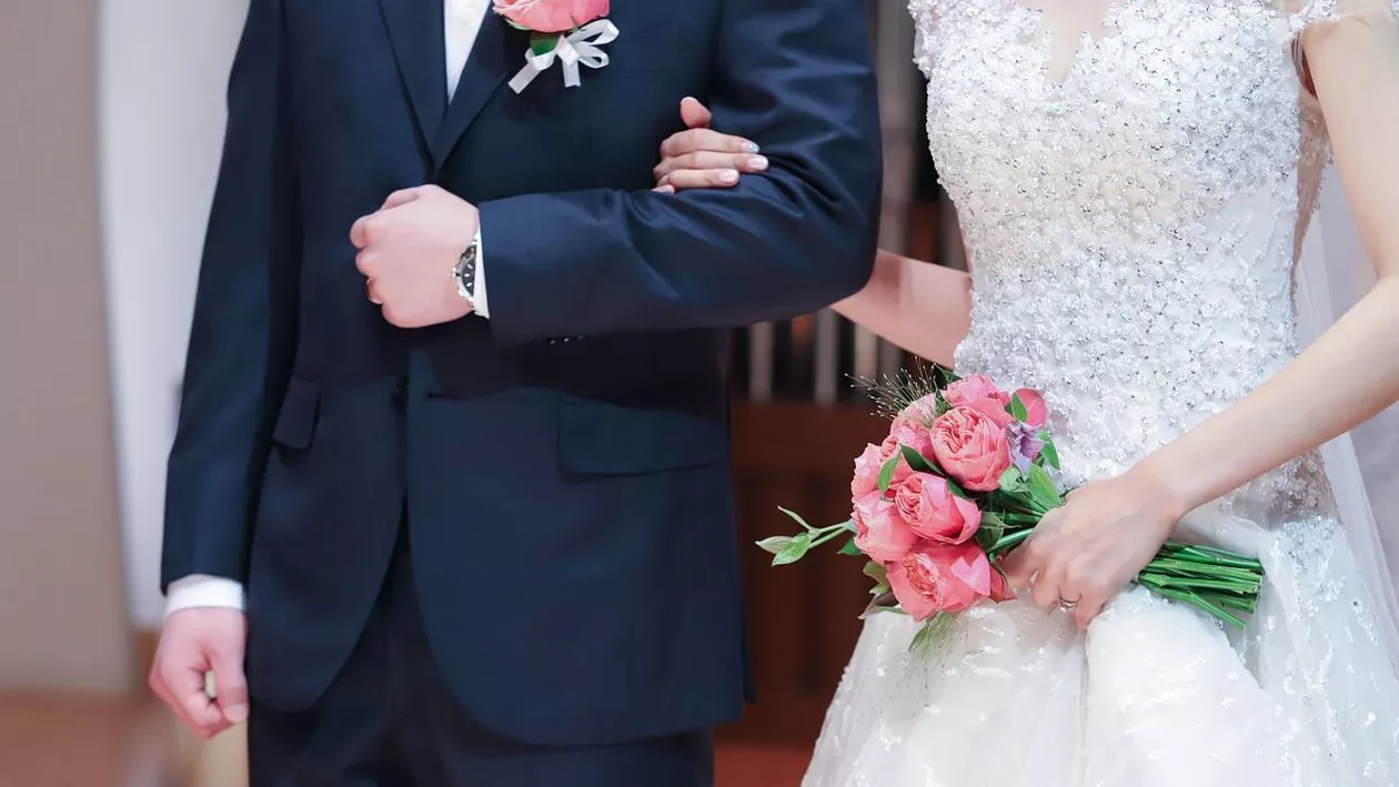 Ce spun românii despre presiunea căsătoriei, divorțuri și relațiile „de fațadă”: „Toți sunt bogați și fericiți”