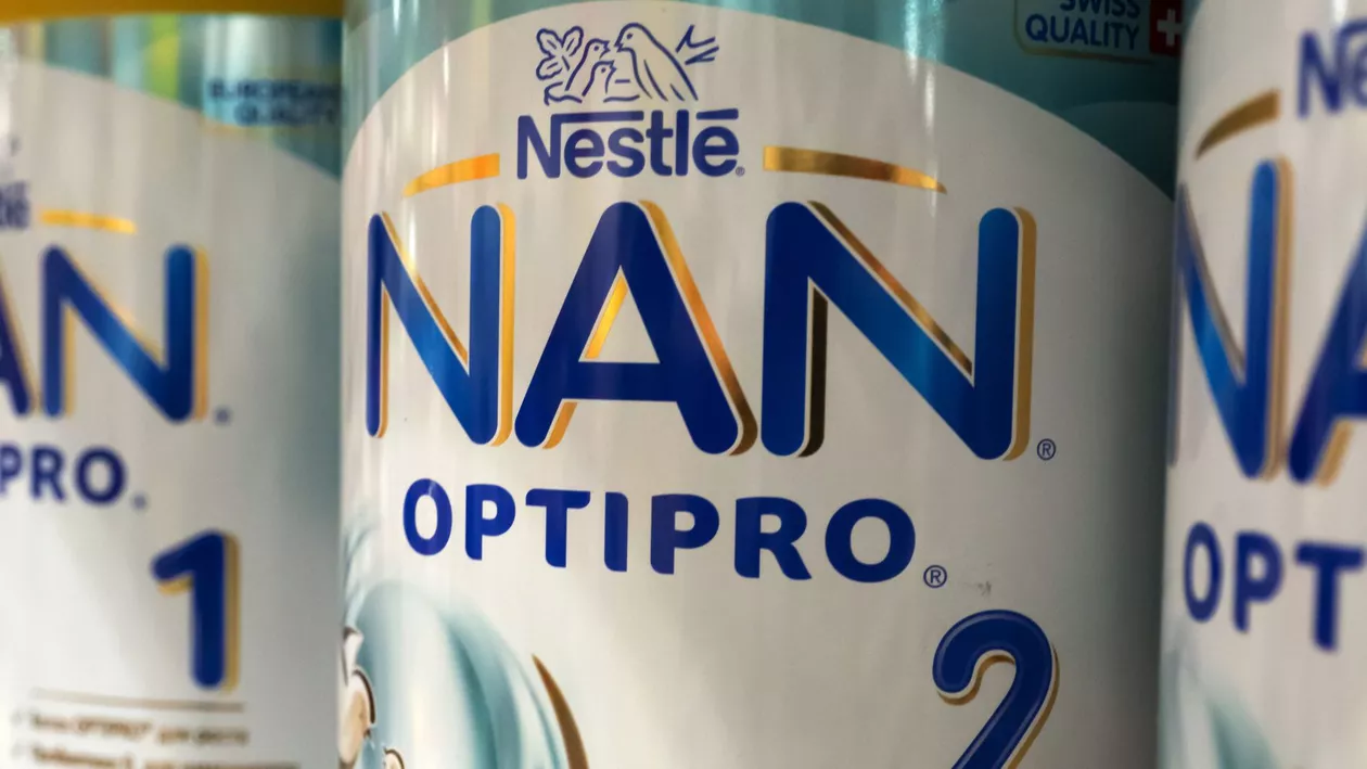 Alertă: Nestle a retras mai multe loturi de lapte praf pentru sugari. Produsele pot conține o toxină periculoasă