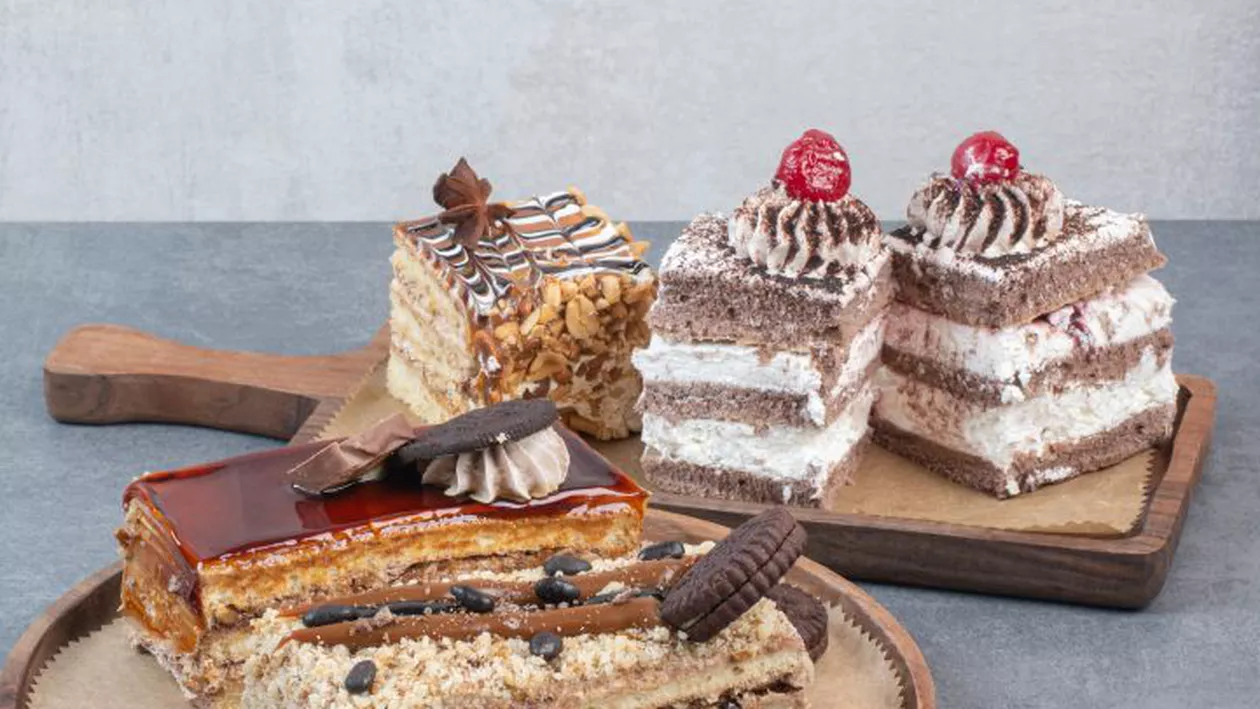 Prăjitura românească adorată de străini, dar uitată acasă. Desertul cu miere care cucerește de la prima felie