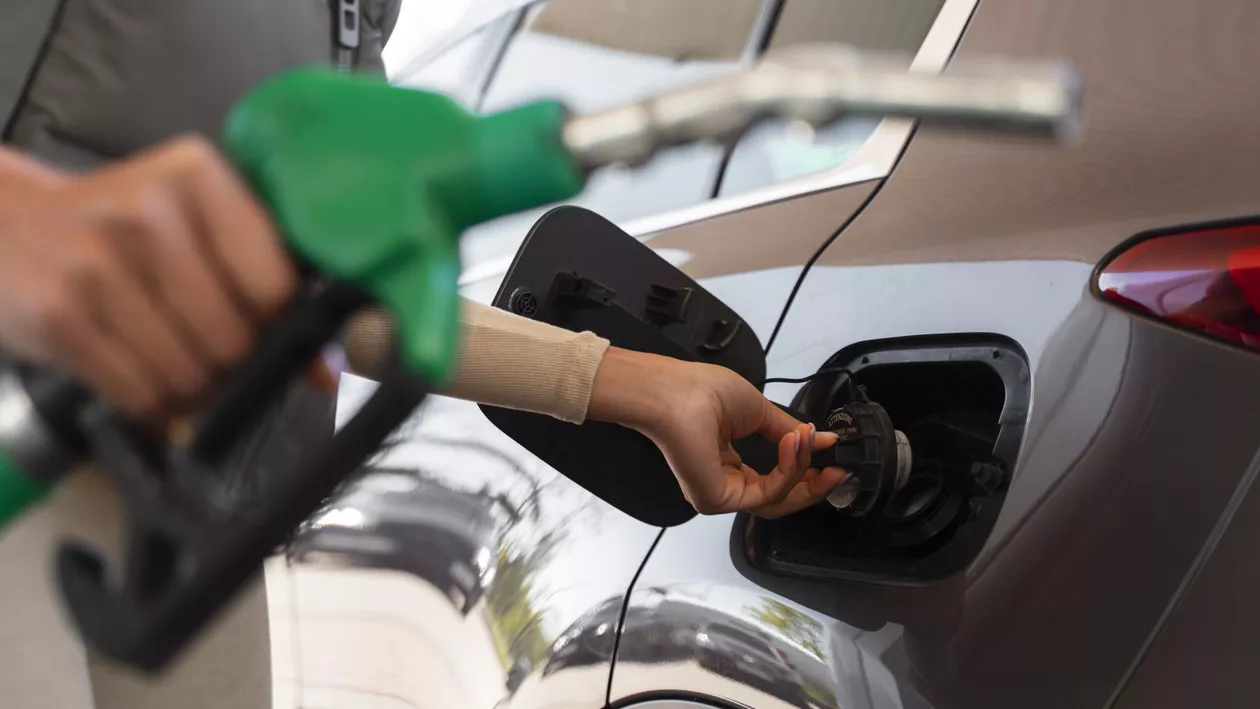 Rămas bun motorinei? Benzinăriile ar putea face loc încărcătoarelor electrice până în 2030
