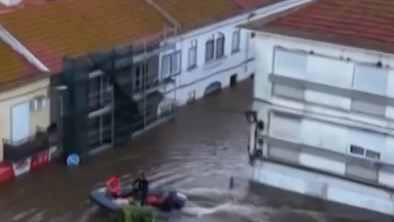 Viiturile puternice din Spania și Portugalia au provocat morți, mii de evacuări și distrugeri majore (VIDEO)