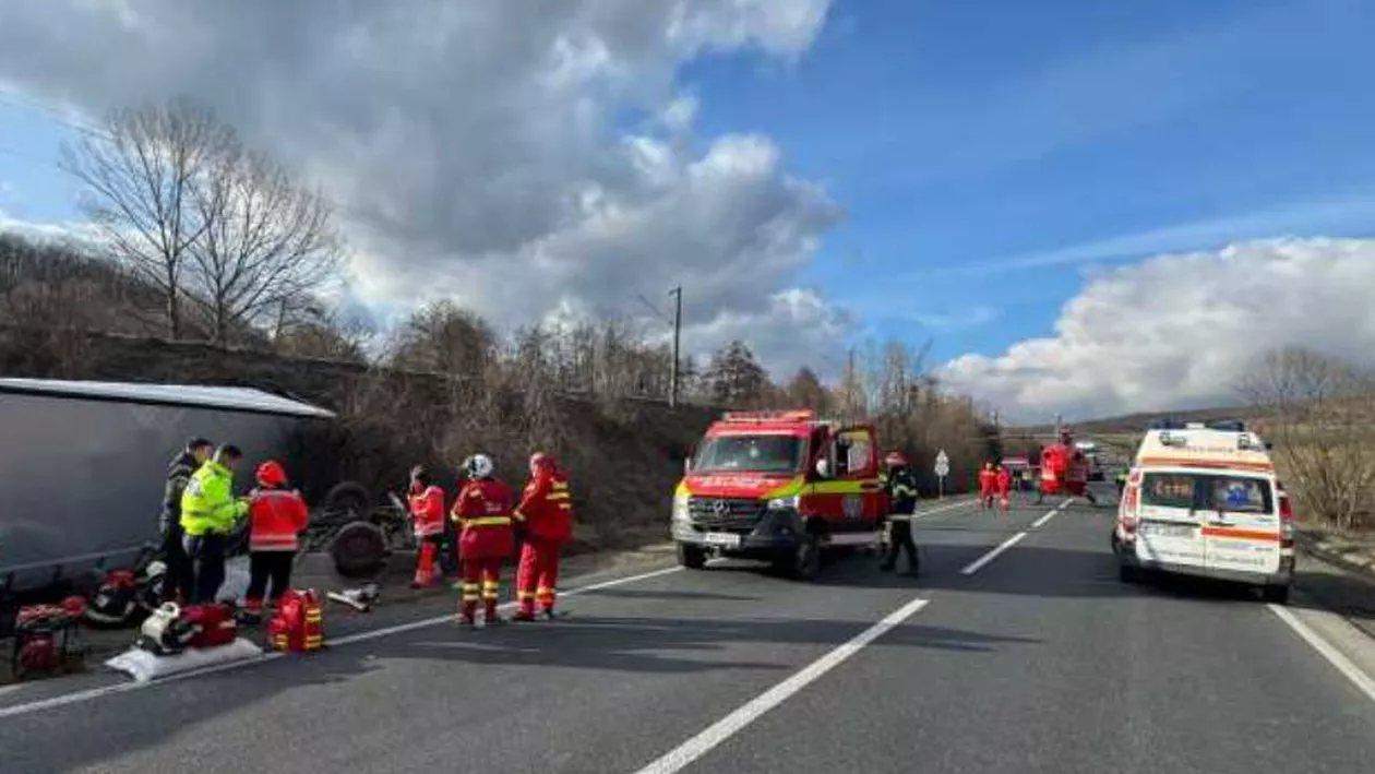 Trei morți și un rănit într-un teribil accident pe DN6 / UPDATE: Victimele sunt un adult și doi copii, tată și fii