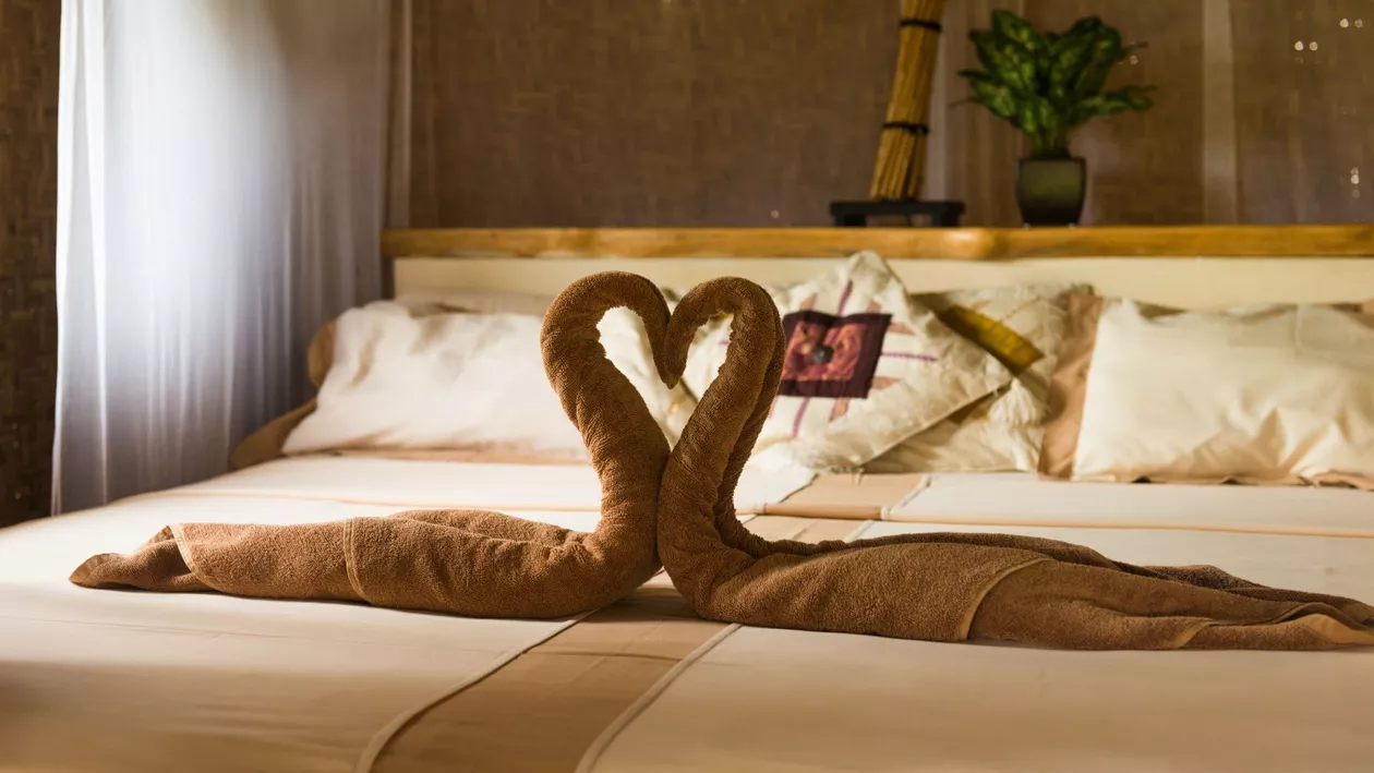 Fenomenul camerelor ascunse din hoteluri a luat amploare. Experiența terifiantă a unui cuplu