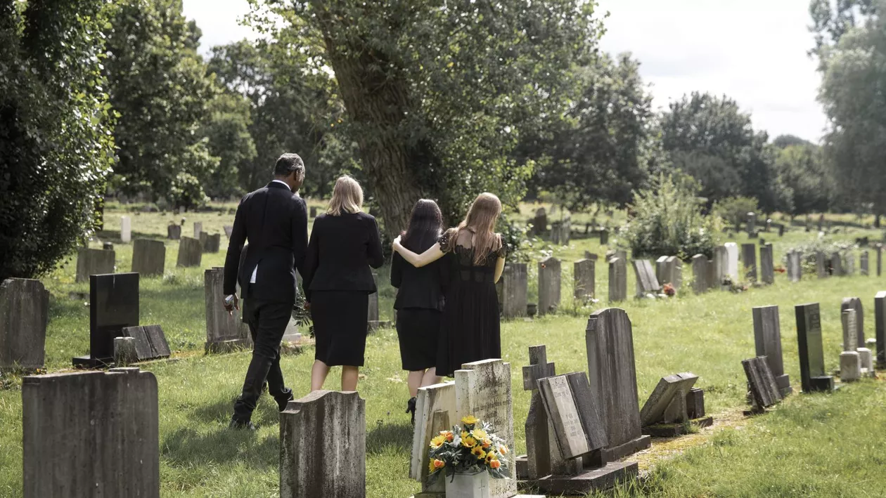 Autoritățile din Grecia exhumează 150 de persoane moarte de COVID, după ce au constatat că trupurile nu s-au descompus nici după 5 ani