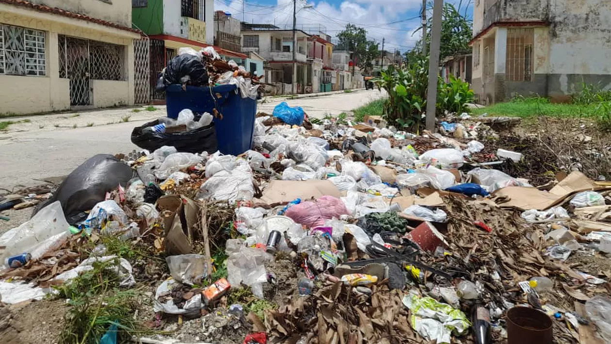 Havana sufocată de gunoaie. Capitala Cubei se confruntă cu un colaps al serviciilor publice. Ce legătură are criza cu blocada americană (FOTO, VIDEO)