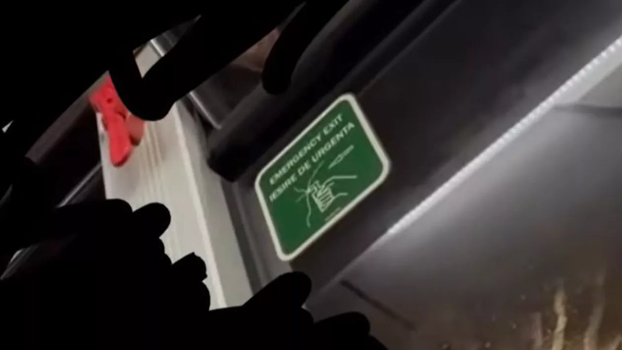 „Te bat de nu mai rămâne nimic din tine”. Tânăr agresat în autobuz pentru că vorbește în maghiară (VIDEO)