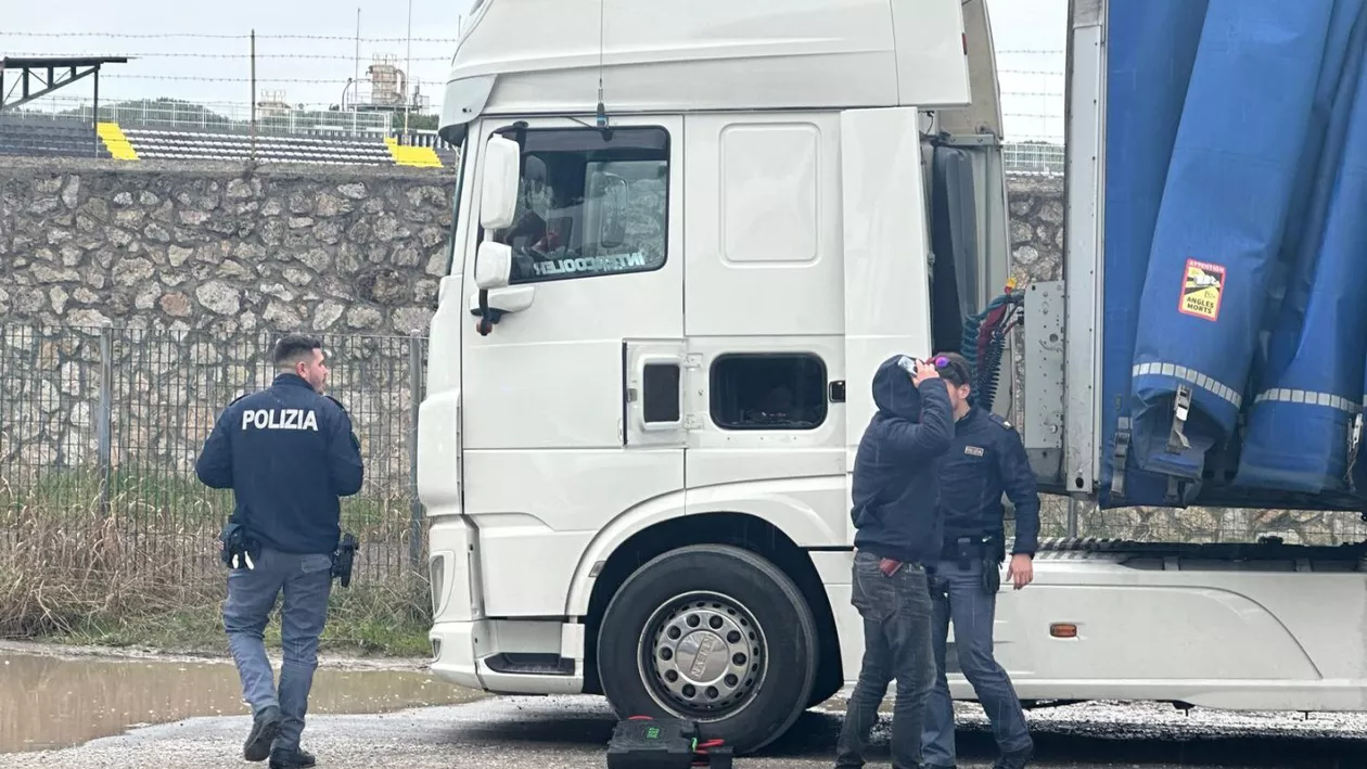 Român arestat cu peste 100 de kilograme de cocaină ascunse într-un TIR în Italia. Cum a fost descoperită încărcătura ilegală