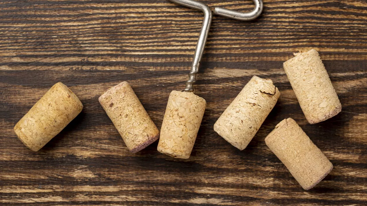 Un bucureștean a înșelat mai mulți oameni să îi dea bani în schimbul unor tirbuşoane