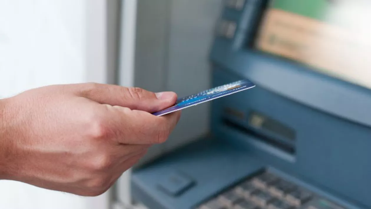 O bandă de hoți români a golit zeci de bancomate din Marea Britanie. Pedeapsă dură după un jaf de 750.000 de lire