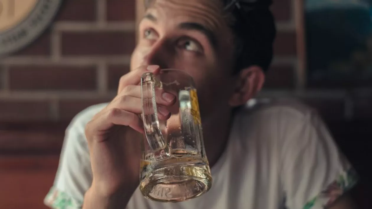 Sigur nu știai asta! Culoarea ochilor ar putea dezvălui predispoziția către dependența de alcool