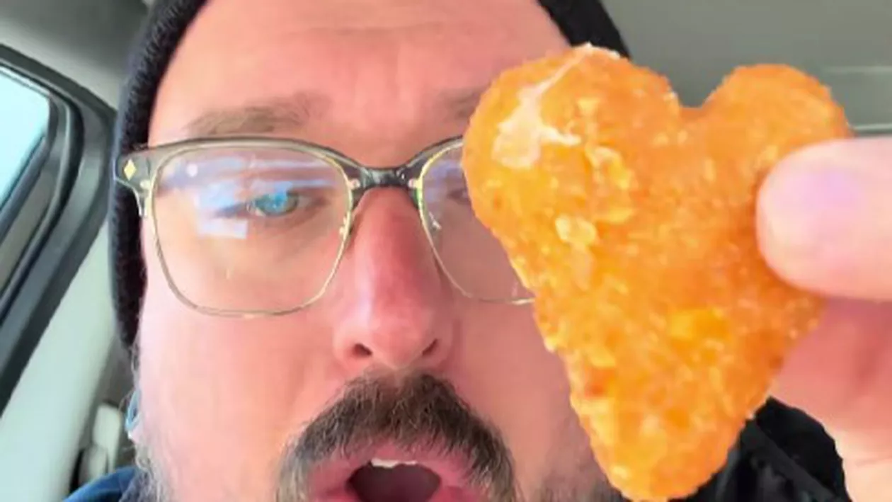 Un american a mâncat la KFC în România și a rămas fără cuvinte. Ce l-a făcut să filmeze pe loc: „Frate, sunt complet șocat” (VIDEO)