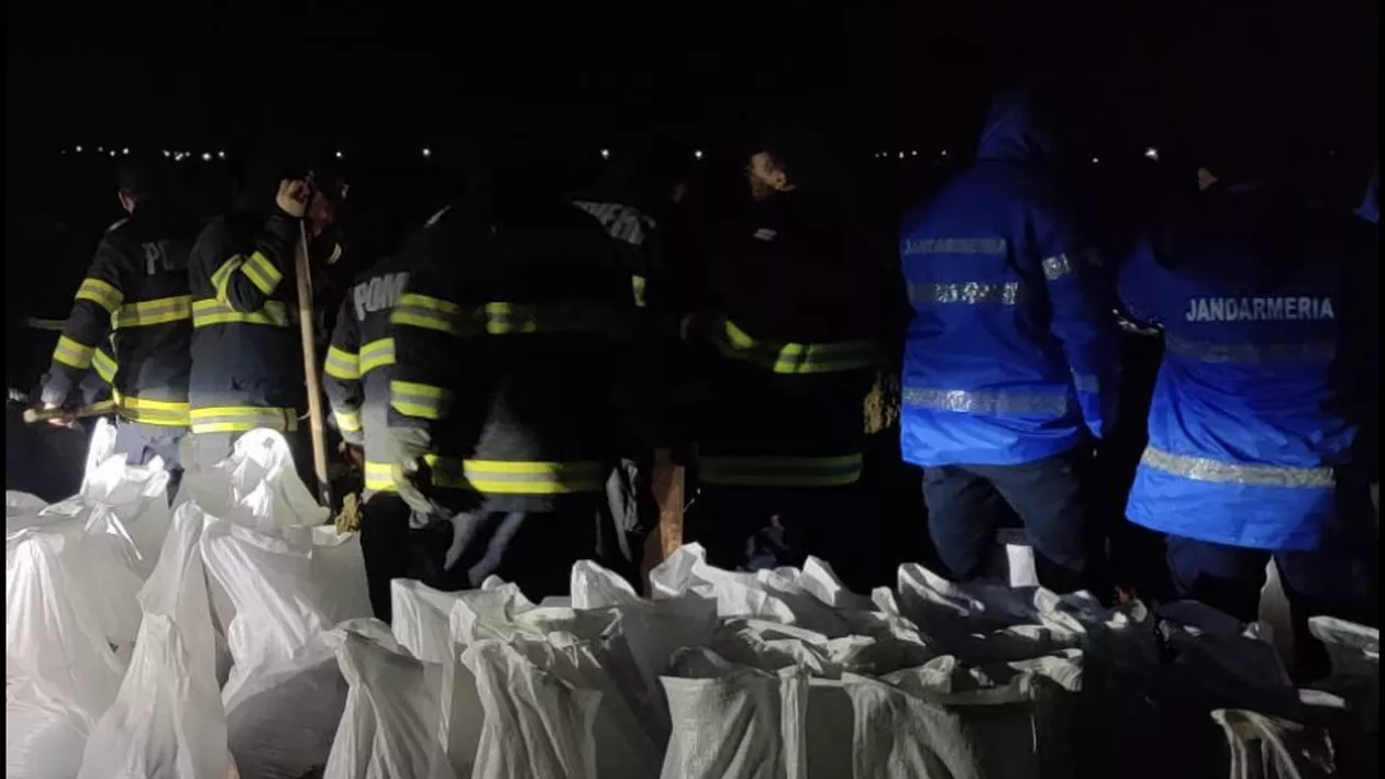 Autoritățile din Vrancea au dispus evacuări de urgență din cauza riscului de inundații