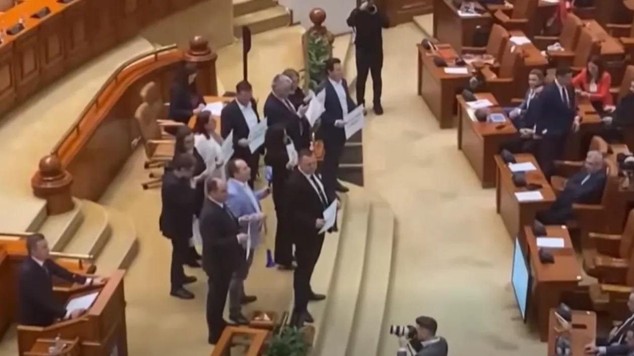 Salarii tăiate pentru parlamentarii cu vuvuzele. Cât îi costă scandalul de săptămâna trecută din Parlament (VIDEO)