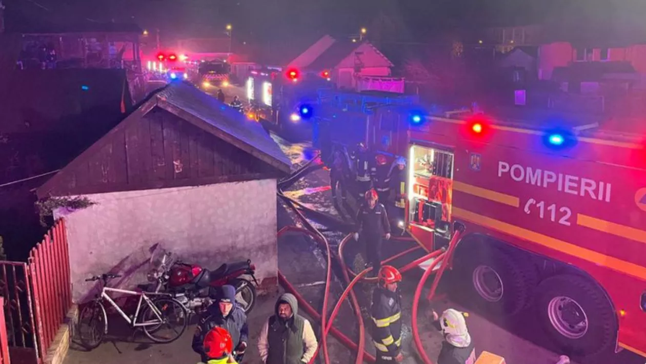 Incendiu devastator în Turda, zeci de locuințe distruse într-o singură noapte. Cum au reușit pompierii să limiteze extinderea flăcărilor