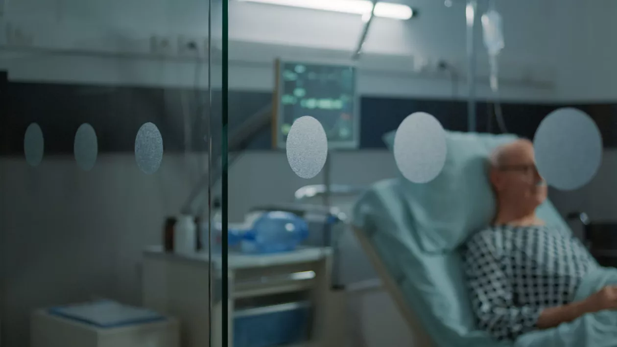 Caransebeş: Un medic şi-a ţinut tatăl internat doi ani în spital, pe banii statului