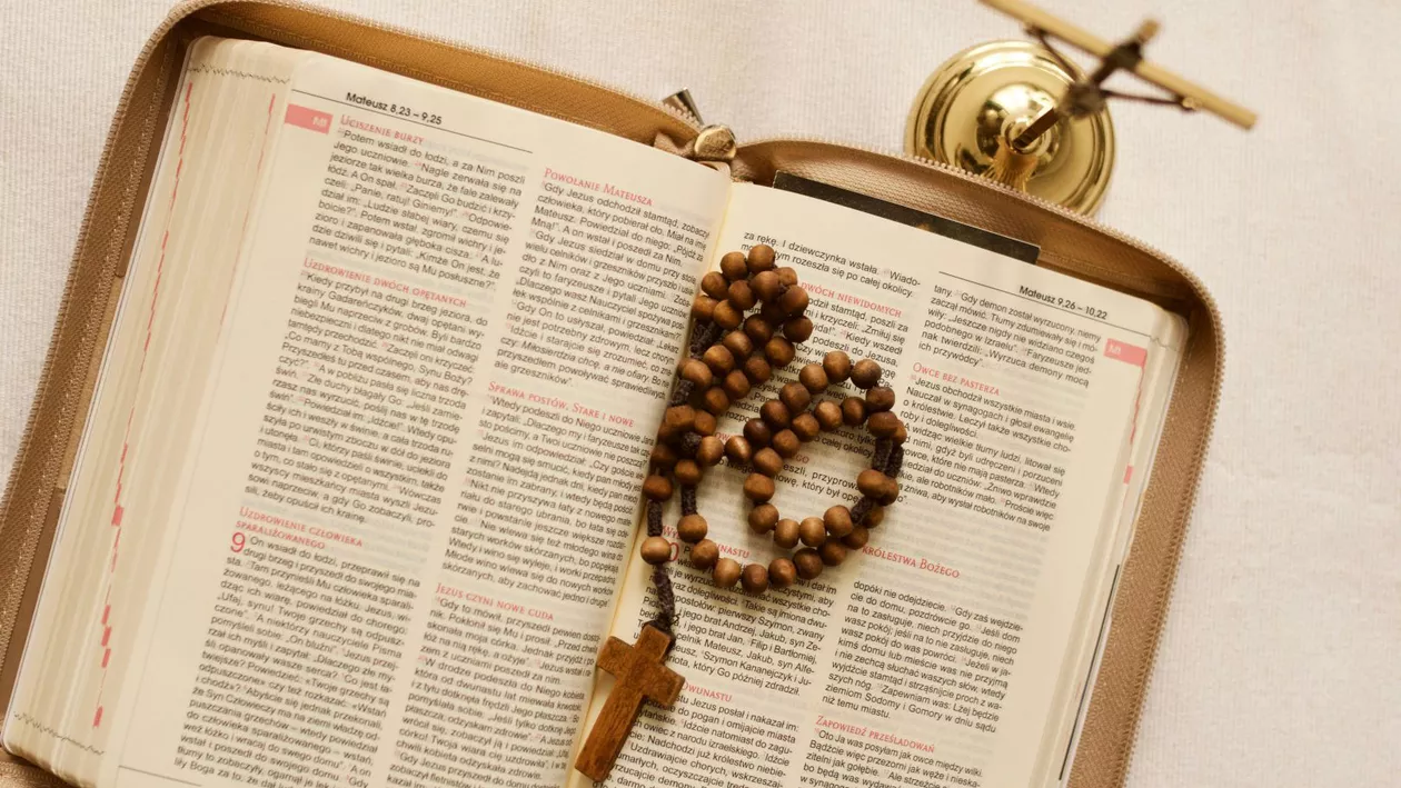 Vechiul Testament nu a fost scris de Moise. Cine sunt, de fapt, autorii din spatele celor mai vechi texte ale Bibliei