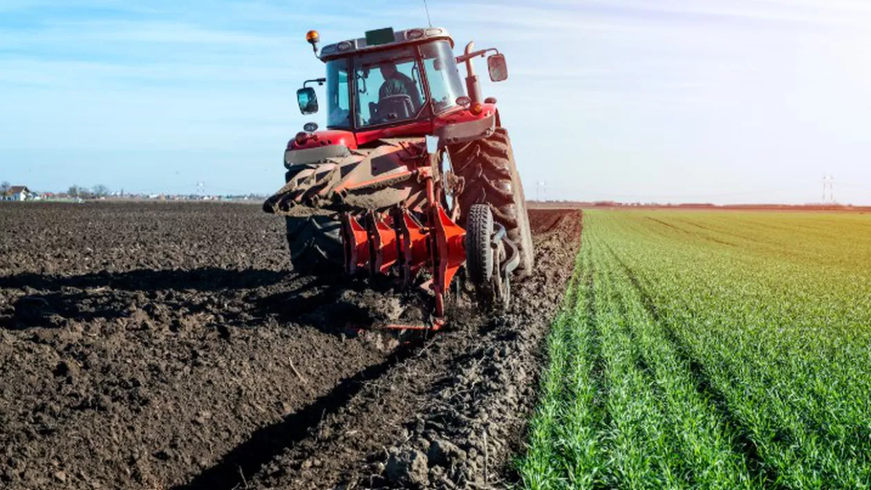 Lovitură dură pentru agricultură. Fermierii trag pe dreapta din cauza scumpirii carburanților, iar 30% din terenuri pot rămâne nelucrate