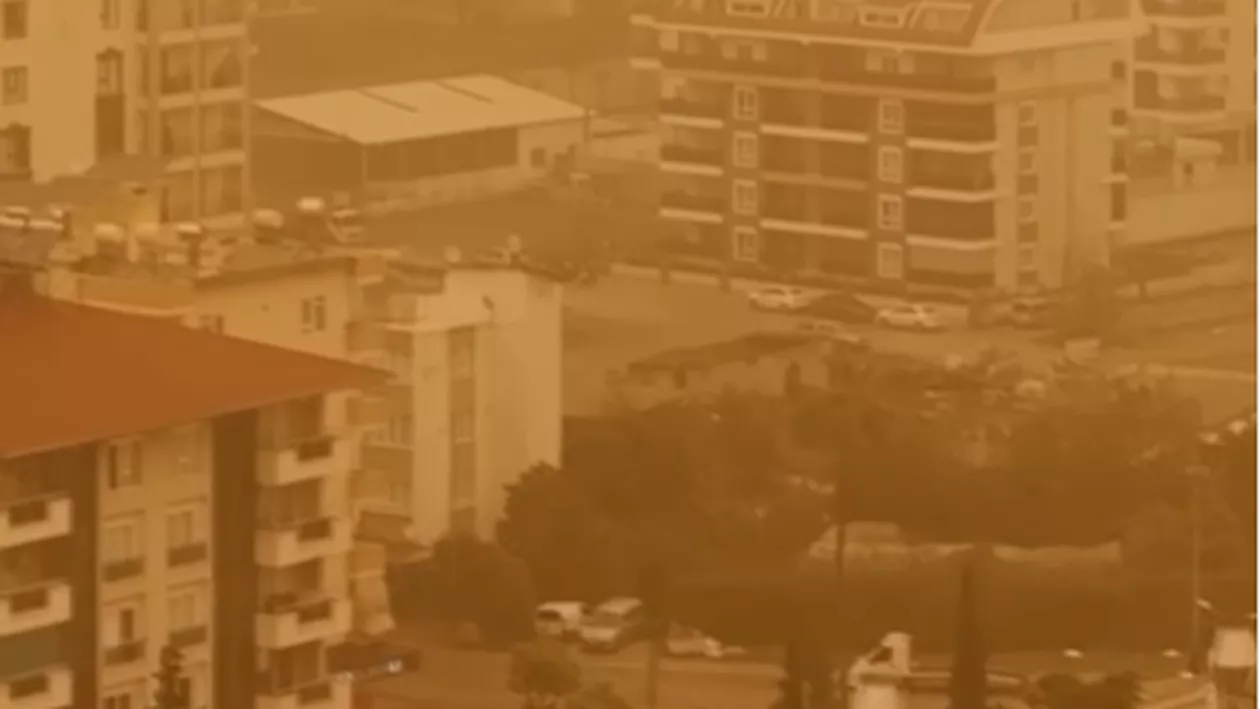 (VIDEO) Imagini apocaliptice cu cerul portocaliu și ploi de noroi vin din Turcia. Explicația fenomenului neobișnuit