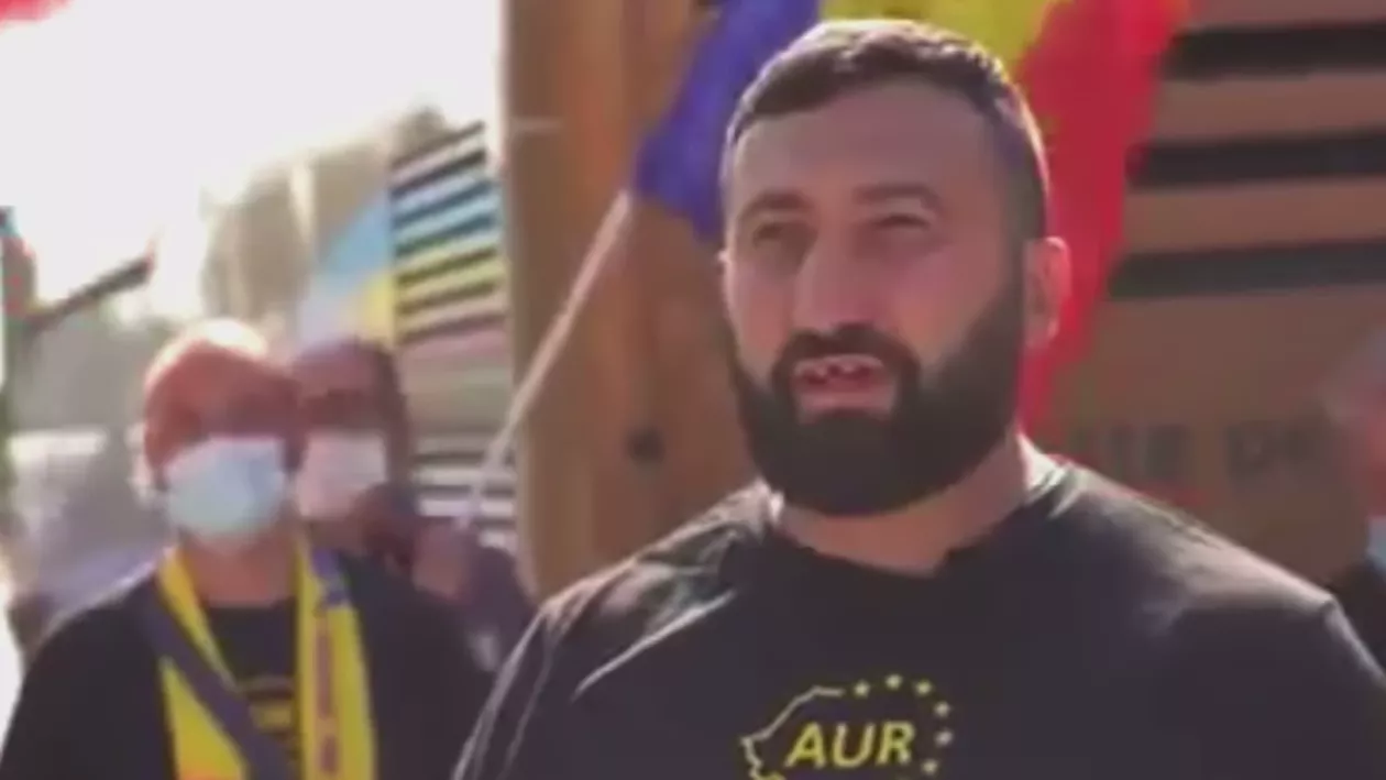 Fost consilier AUR, săltat de mascați. Este căutat de autoritățile din Italia. Ce acuzații grave sunt pe numele lui