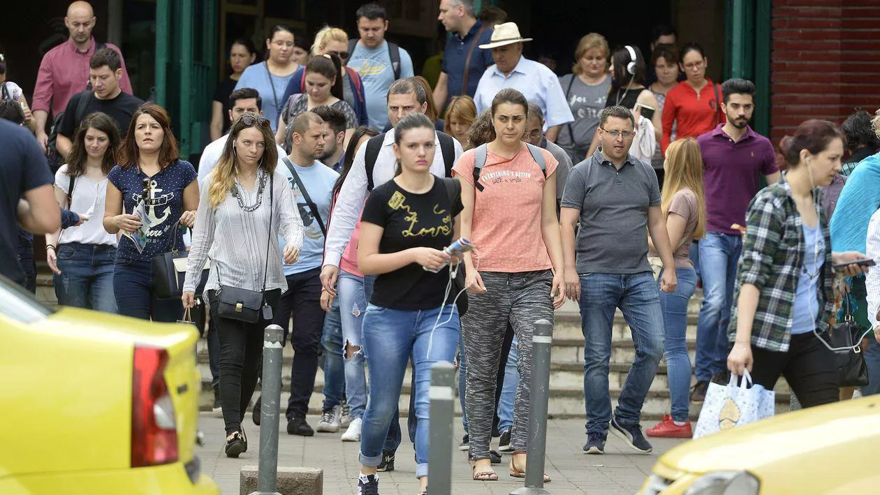 România, blocată la coada Europei la angajări. Tinerii spun că e un coșmar să își găsească un job: „Foarte, foarte greu”