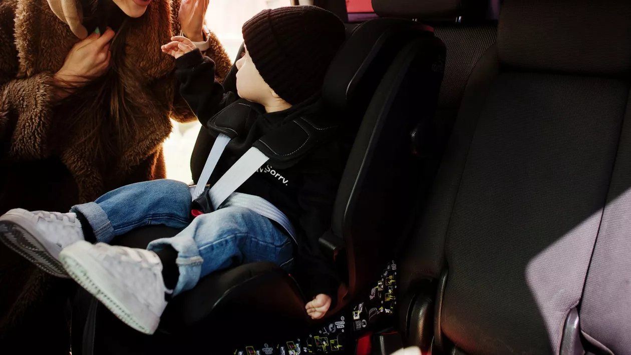 Caz cutremurător în Craiova: Un copil de 4 ani a murit în mașină. Fusese lăsat singur în parcarea unui centru comercial. Ce au transmis autoritățile