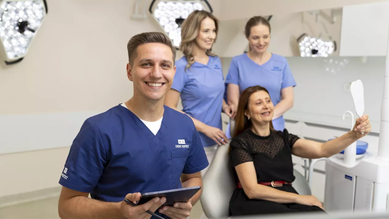 Lucrările dentare vechi pot deveni un risc. Medicii DENT ESTET explică de ce nu trebuie ignorate